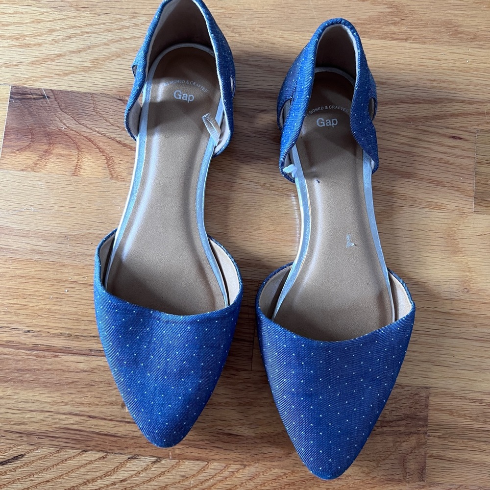 Gap navy polka dots flat pointy shoes. Size 7